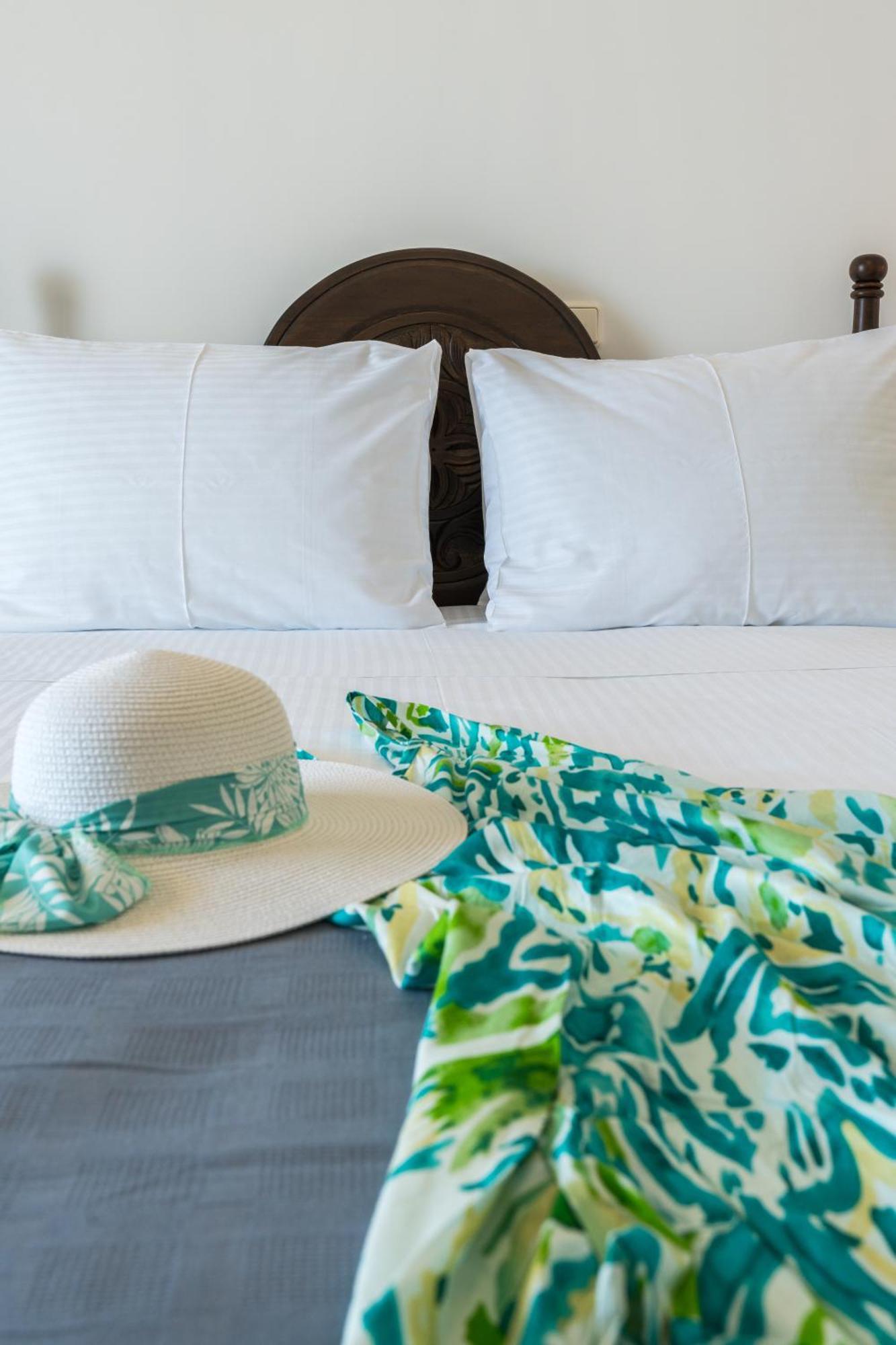 Blue Eyes Beach Villas 莫诺利索斯 外观 照片