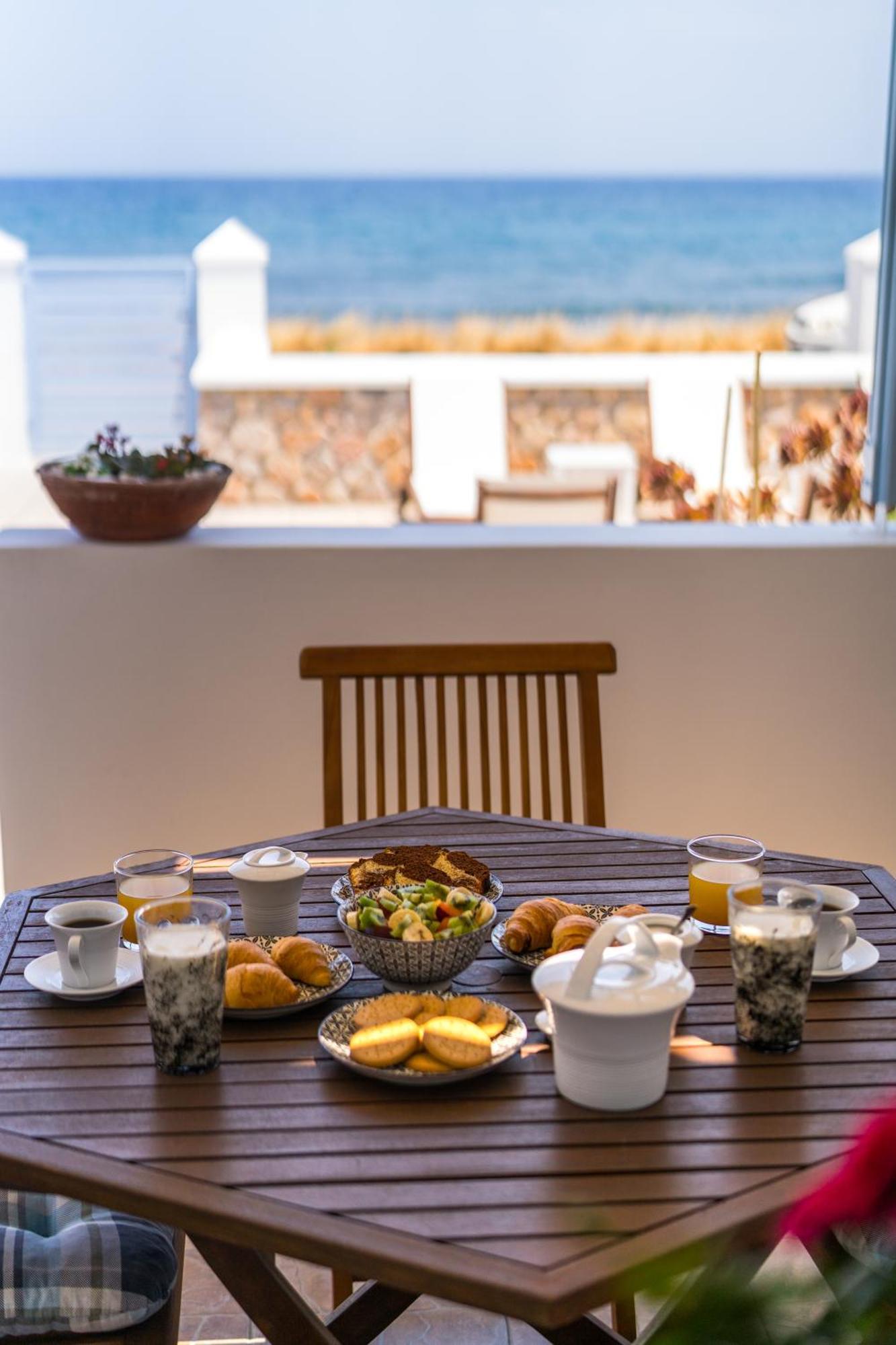 Blue Eyes Beach Villas 莫诺利索斯 外观 照片