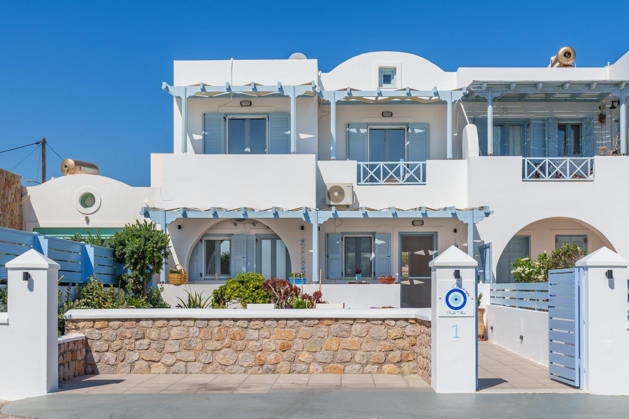 Blue Eyes Beach Villas 莫诺利索斯 外观 照片