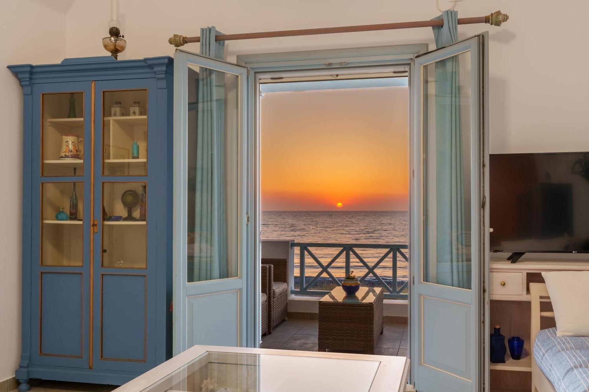 Blue Eyes Beach Villas 莫诺利索斯 外观 照片